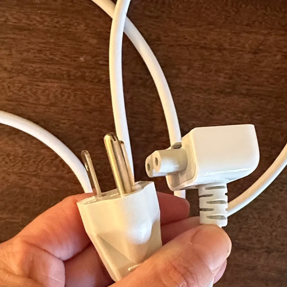 Apple Mac White Power Cable for Electronics